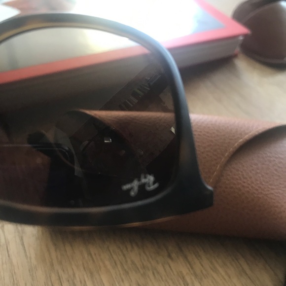 Ray ban sunglasses - excellent condition with case - Picture 4 of 4